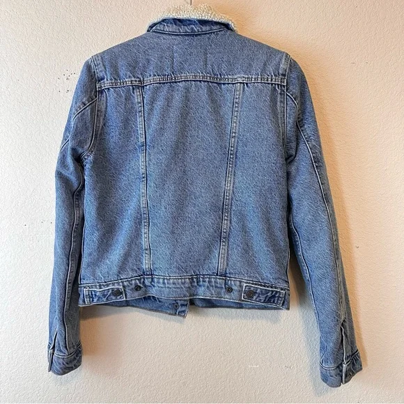 Levi's Light Blue Jean Jacket with Cream Collar - Picture 5 of 7
